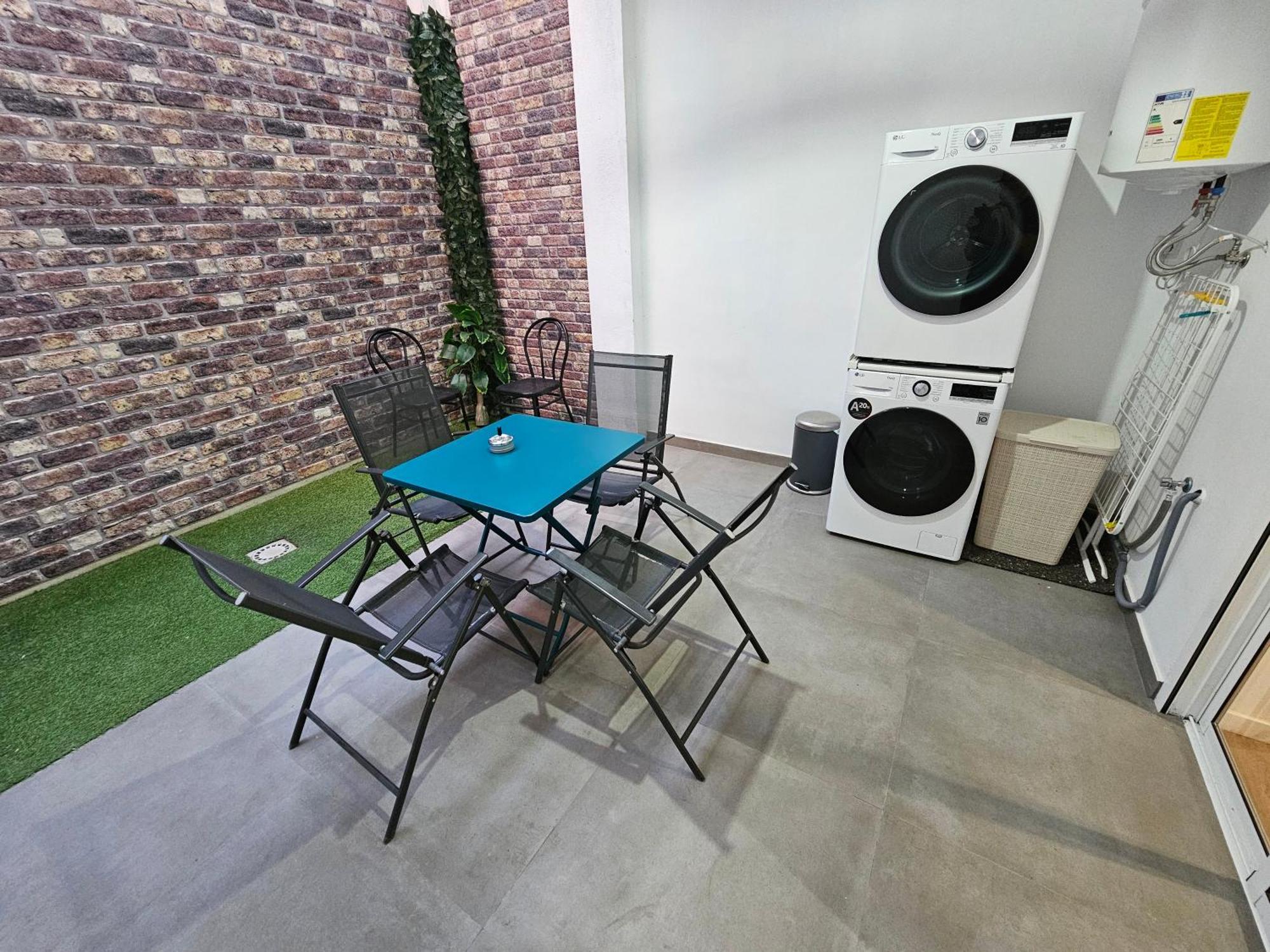 Bear Homes - Olimpia Suite Valencia Exterior photo
